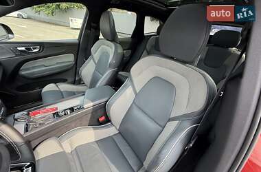 Внедорожник / Кроссовер Volvo XC60 2020 в 