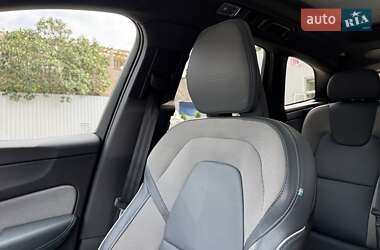 Внедорожник / Кроссовер Volvo XC60 2020 в 