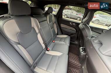 Внедорожник / Кроссовер Volvo XC60 2020 в 