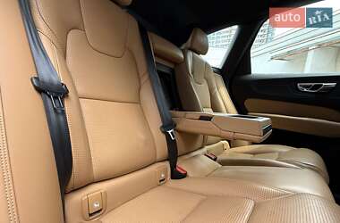 Внедорожник / Кроссовер Volvo XC60 2020 в 