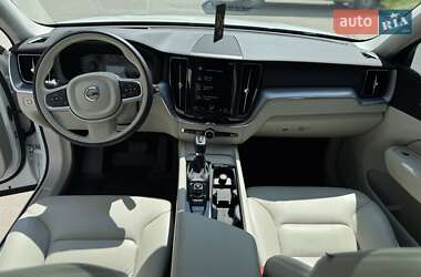 Внедорожник / Кроссовер Volvo XC60 2018 в 
