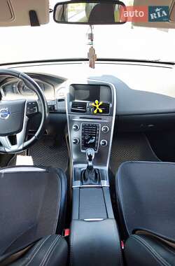 Внедорожник / Кроссовер Volvo XC60 2015 в 