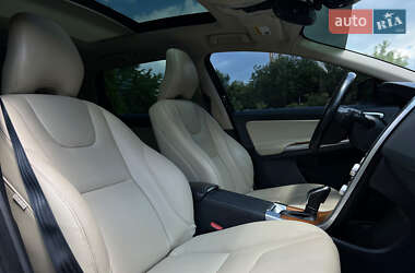 Внедорожник / Кроссовер Volvo XC60 2017 в 