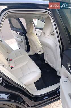 Внедорожник / Кроссовер Volvo XC60 2022 в 