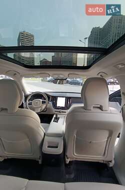 Внедорожник / Кроссовер Volvo XC60 2022 в 