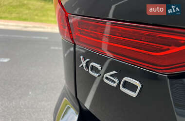 Внедорожник / Кроссовер Volvo XC60 2021 в 