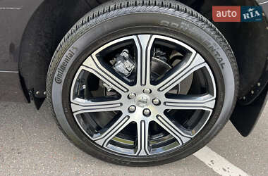 Внедорожник / Кроссовер Volvo XC60 2021 в 