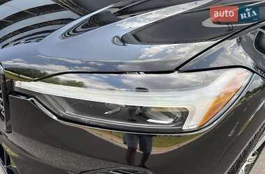 Внедорожник / Кроссовер Volvo XC60 2021 в 