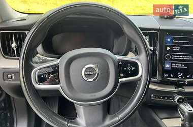 Внедорожник / Кроссовер Volvo XC60 2021 в 
