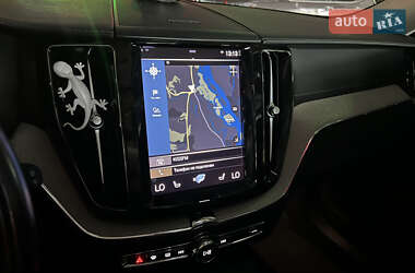 Внедорожник / Кроссовер Volvo XC60 2021 в 