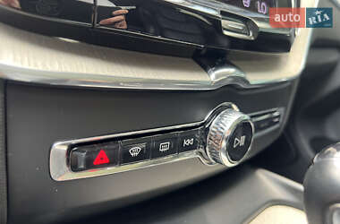 Внедорожник / Кроссовер Volvo XC60 2021 в 