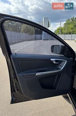 Внедорожник / Кроссовер Volvo XC60 2016 в 