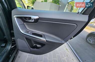 Внедорожник / Кроссовер Volvo XC60 2017 в 