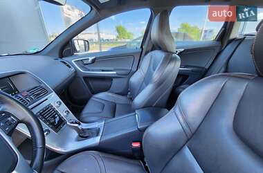 Внедорожник / Кроссовер Volvo XC60 2017 в 