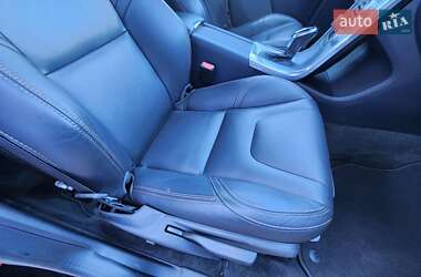 Внедорожник / Кроссовер Volvo XC60 2017 в 
