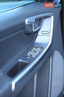 Внедорожник / Кроссовер Volvo XC60 2015 в 