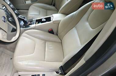 Внедорожник / Кроссовер Volvo XC60 2015 в 