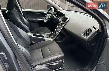 Внедорожник / Кроссовер Volvo XC60 2016 в 