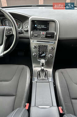 Внедорожник / Кроссовер Volvo XC60 2016 в 