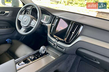 Внедорожник / Кроссовер Volvo XC60 2023 в 