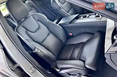 Внедорожник / Кроссовер Volvo XC60 2023 в 