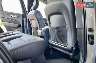 Внедорожник / Кроссовер Volvo XC60 2023 в 