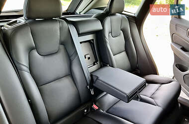 Внедорожник / Кроссовер Volvo XC60 2023 в 