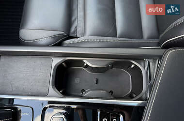 Внедорожник / Кроссовер Volvo XC60 2021 в 