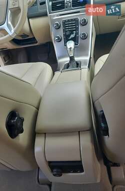 Внедорожник / Кроссовер Volvo XC60 2012 в 