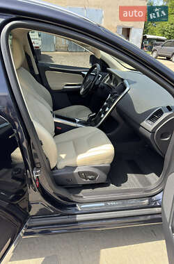 Внедорожник / Кроссовер Volvo XC60 2015 в 