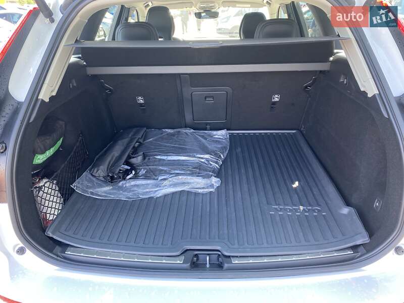Внедорожник / Кроссовер Volvo XC60 2023 в Киеве
