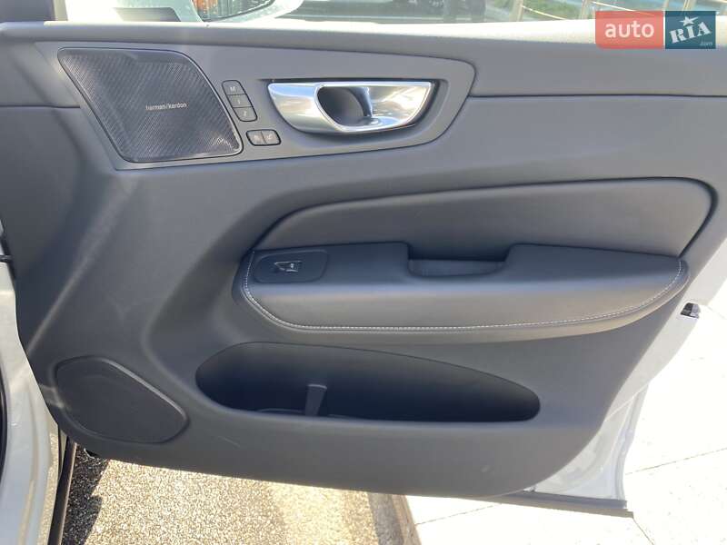 Внедорожник / Кроссовер Volvo XC60 2023 в Киеве
