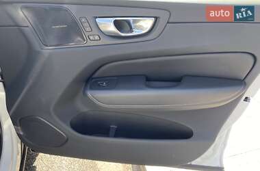 Внедорожник / Кроссовер Volvo XC60 2023 в 