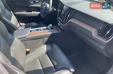 Внедорожник / Кроссовер Volvo XC60 2023 в 