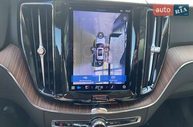 Внедорожник / Кроссовер Volvo XC60 2023 в 