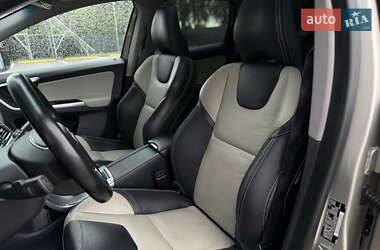 Внедорожник / Кроссовер Volvo XC60 2016 в 