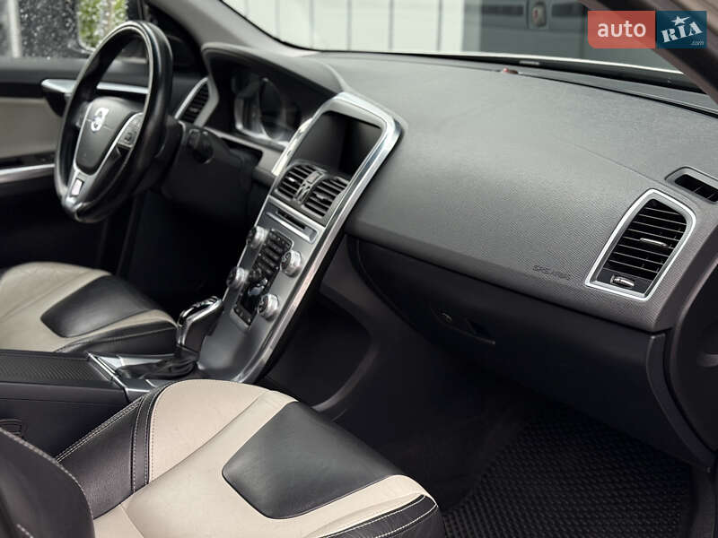 Внедорожник / Кроссовер Volvo XC60 2016 в Владимире