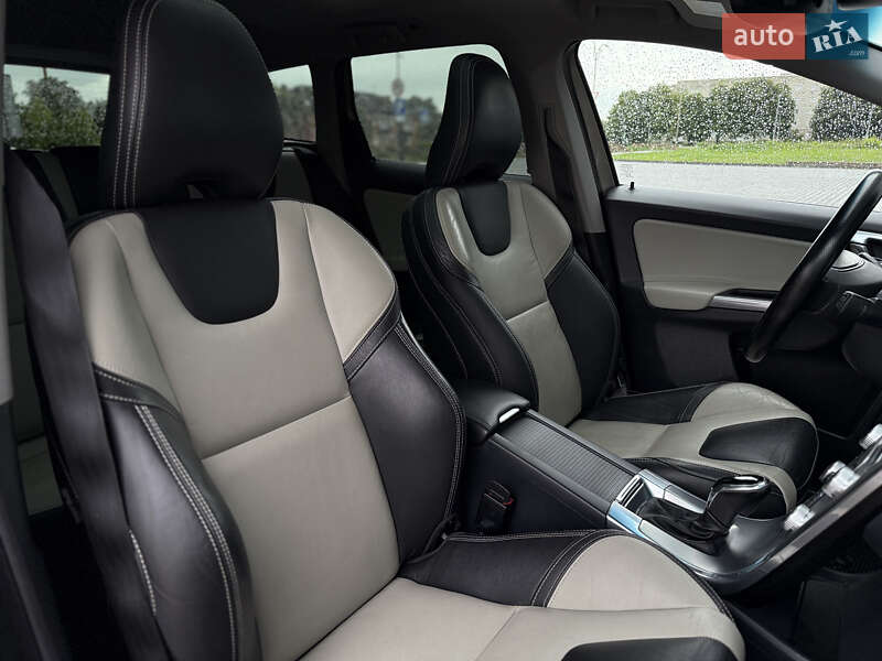 Внедорожник / Кроссовер Volvo XC60 2016 в Владимире