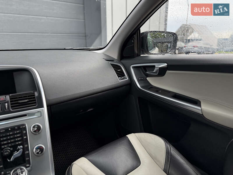 Внедорожник / Кроссовер Volvo XC60 2016 в Владимире