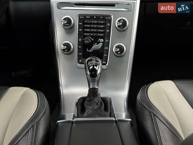 Внедорожник / Кроссовер Volvo XC60 2016 в Владимире