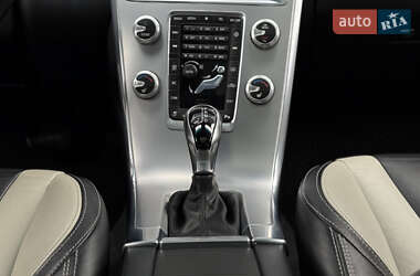 Внедорожник / Кроссовер Volvo XC60 2016 в 