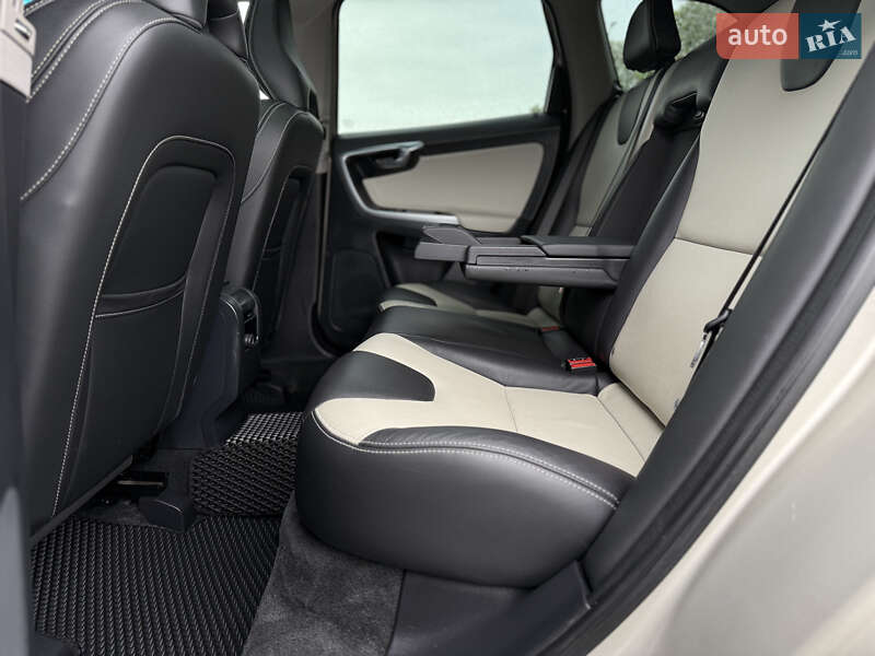 Внедорожник / Кроссовер Volvo XC60 2016 в Владимире