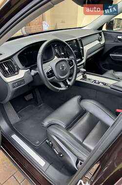 Внедорожник / Кроссовер Volvo XC60 2018 в 