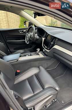 Внедорожник / Кроссовер Volvo XC60 2018 в 