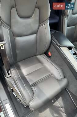Внедорожник / Кроссовер Volvo XC60 2018 в 