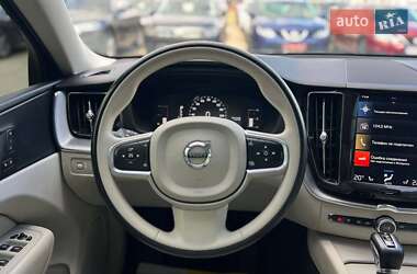 Внедорожник / Кроссовер Volvo XC60 2018 в 