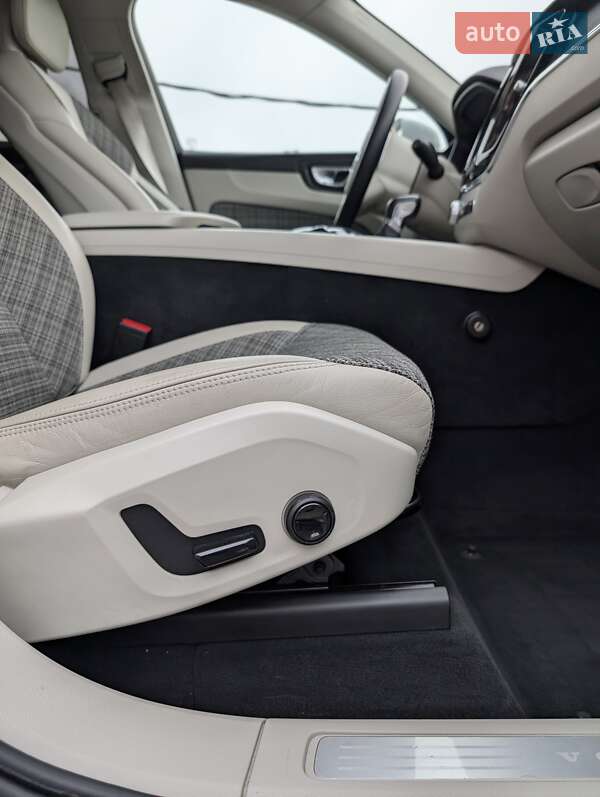 Внедорожник / Кроссовер Volvo XC60 2017 в Ивано-Франковске
