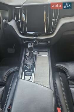 Внедорожник / Кроссовер Volvo XC60 2018 в 