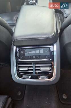 Внедорожник / Кроссовер Volvo XC60 2018 в 