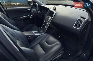 Внедорожник / Кроссовер Volvo XC60 2016 в 